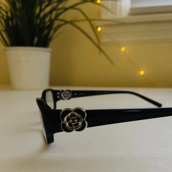Ladies Chanel eyeglasses - Picture 4 of 4